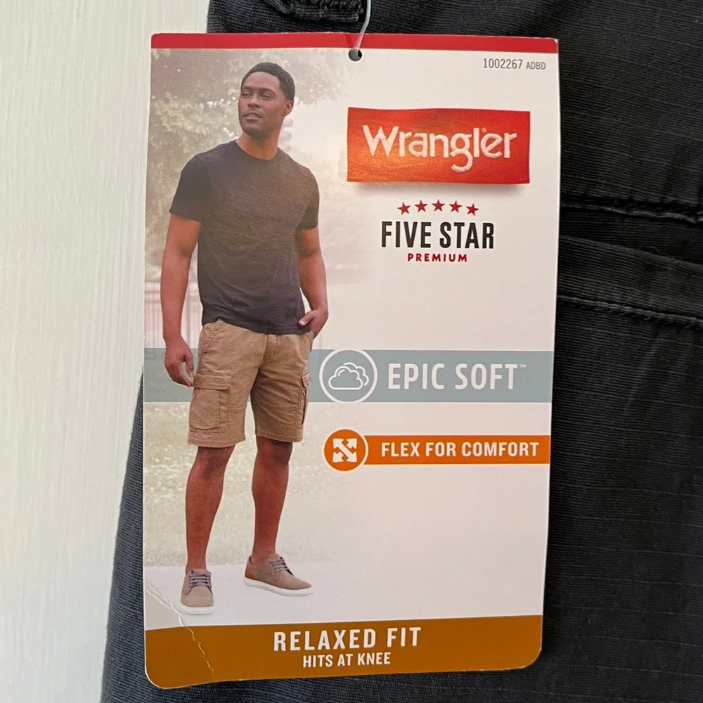 NWT Wrangler Cargo Cotton Shorts Men's 33 X 10